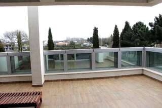 Апартаменты Crystal Apartments Улцинь Апартаменты с видом на бассейн-11